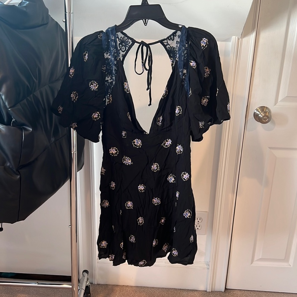 Free people lace trim dress with low back and puffy sleeves